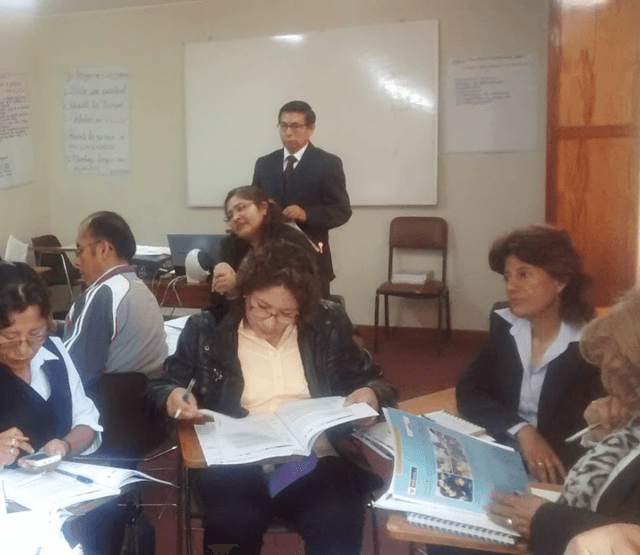 Mg. Heber Valdivia en clase